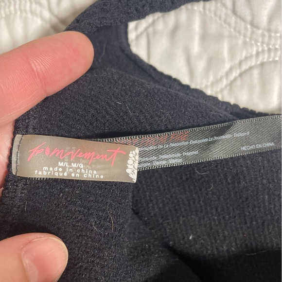 #192- FREE PEOPLE MOUVMENT- black textured crop top - Picture 2 of 2